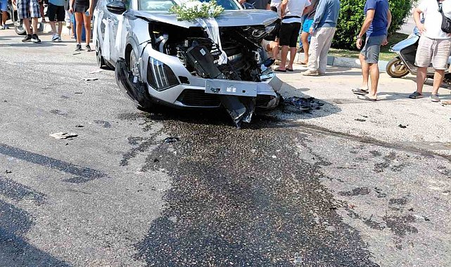 Kırmızı ışık ihlali yapan araç, gelin arabasıyla çarpıştı: 1 yaralı