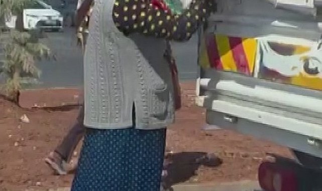 Kırmızı ışıkta duran kamyonetten biber çaldılar