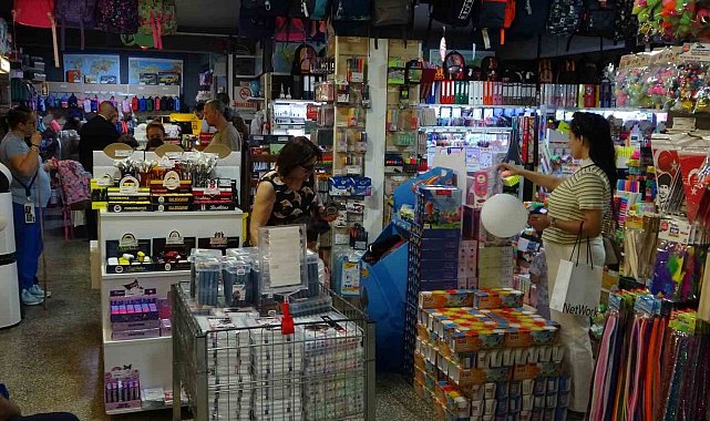 Kırtasiyeciler de veliler de bu seneki okul alışverişi maliyetlerinden memnun