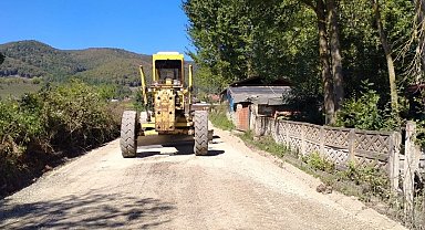 Kış öncesi köy yollarında yoğun çalışma