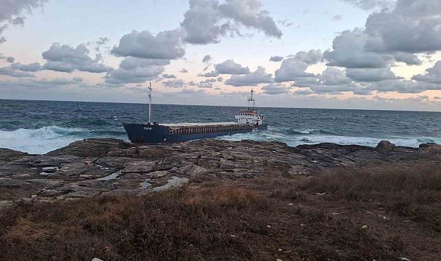 Kocaeli'de karaya oturan yük gemisinde bulunan 7 personelin tamamı havadan tahliye edildi