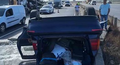 Kocaeli'de oto çekiciyle çarpışan otomobil devrildi: 3 yaralı