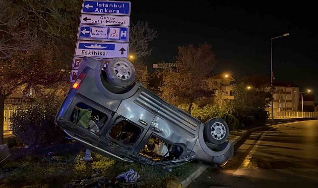 Kocaeli'de ticari araç takla attı: 6 yaralı