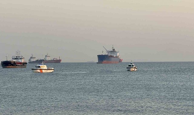 Küçükçekmece Menekşe açıklarında insan bedenine ait parçalar bulunduğu ihbarı polisi harekete geçirdi