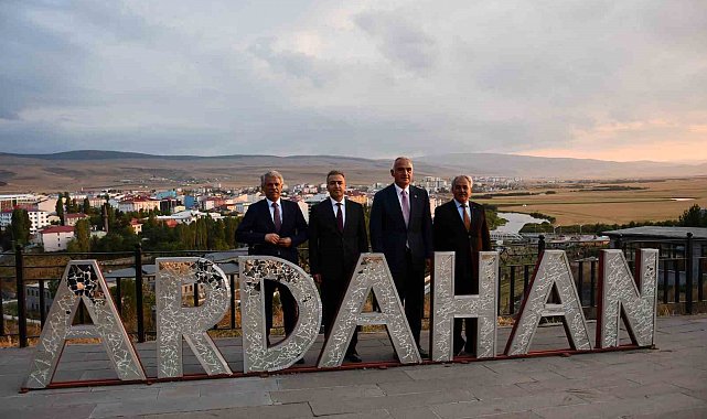 Kültür ve Turizm Bakanı Ersoy, tarihi Ardahan kalesinde inceleme yaptı