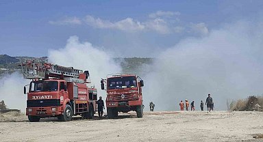 Kuşadası'nda hafriyat ve moloz döküm alanında çıkan yangın kontrol altında alındı