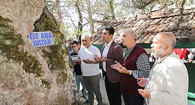 Kütahya'da Ebe Ana Sultan dualarla anıldı
