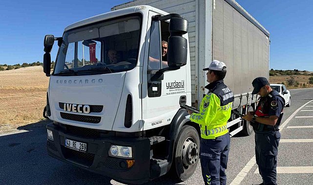 Kütahya'da jandarma trafik ekipleri sürücüleri bilgilendirdi