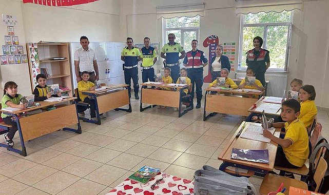 Kütahya'da jandarmadan öğrencilere trafik eğitimi