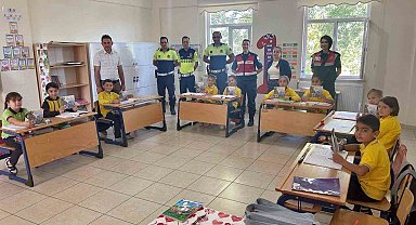 Kütahya'da jandarmadan öğrencilere trafik eğitimi