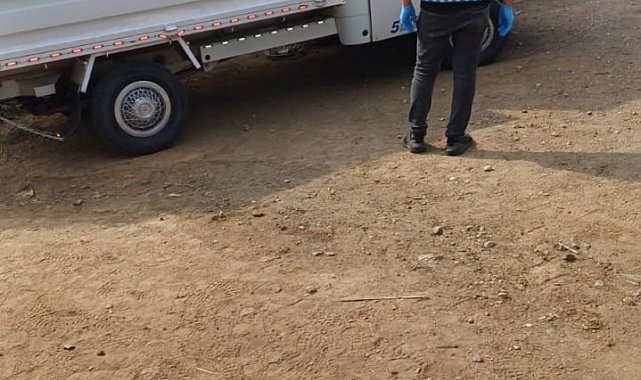 Lastiğini tamir ettiği kamyonet ile traktör arasına sıkışarak hayatını kaybetti