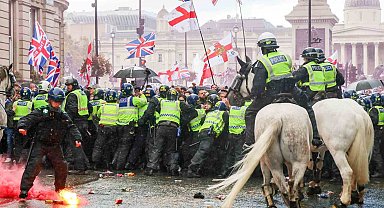 Londra'da 150 bin kişilik göçmenlik karşıtı "Krallığı Birleştir" protestoları