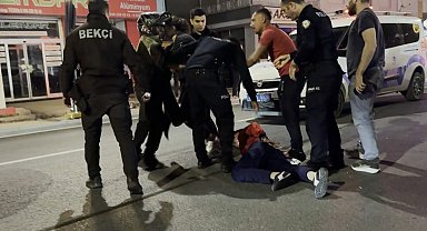 Maddi hasarlı kaza sonrası tarafların kavgası kameraya yansıdı