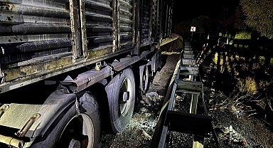 Malatya-Adıyaman karayolunda çekici alev aldı