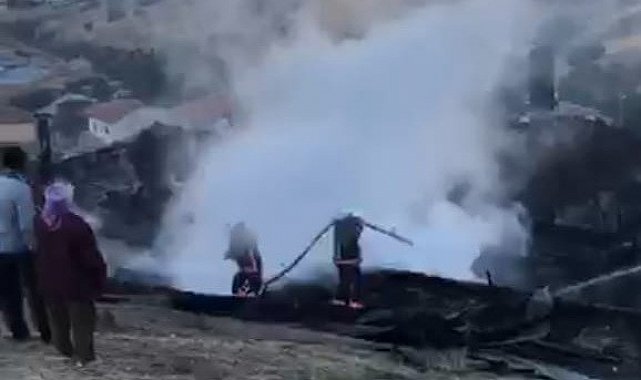 Malatya'da çıkan yangında 3 ev kullanılamaz hale geldi