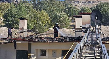 Malatya'da iki ayrı noktada çıkan yangın söndürüldü