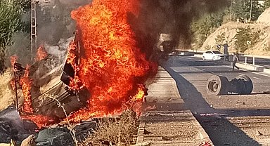 Malatya'da otobüs ile çarpışan tır devrilip alev alev yandı: 1 yaralı