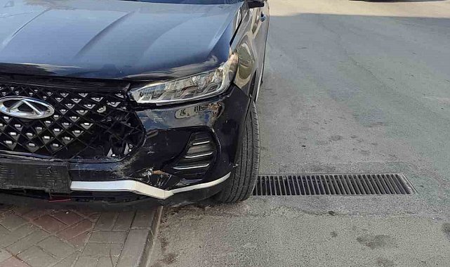 Manavgat'ta otomobiller çarpıştı: 1 yaralı