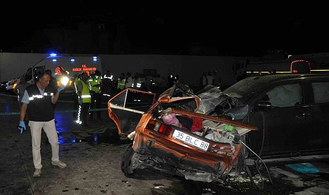 Manisa'da feci kazada otomobil ikiye bölündü: 1'i çocuk 5 ölü, 6 yaralı