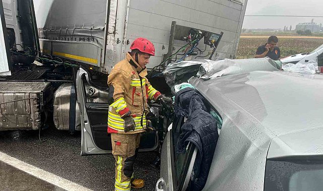 Manisa'da zincirleme kaza: 1 ölü, 2 yaralı