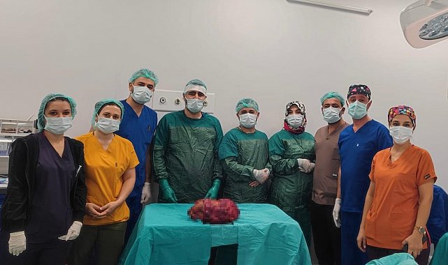 Mardin'de 6 kiloluk böbrek, ameliyatla alındı