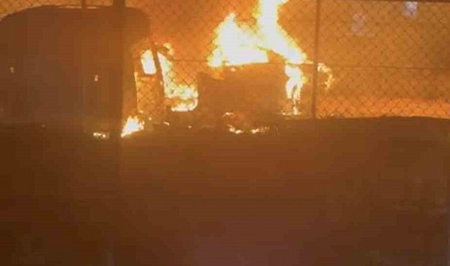 Mardin'de hurda araç deposunda çıkan yangın söndürüldü