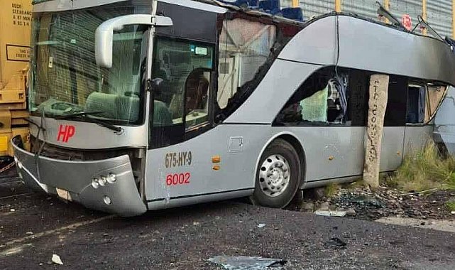 Meksika'da tren yolcu otobüsüne çarptı: 8 ölü, 45 yaralı