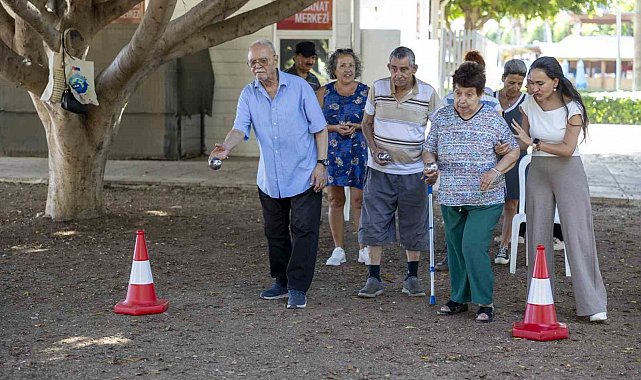 Mersin'de Avrupa Hareketlilik Haftası'na özel 80'ler buluşması düzenlendi