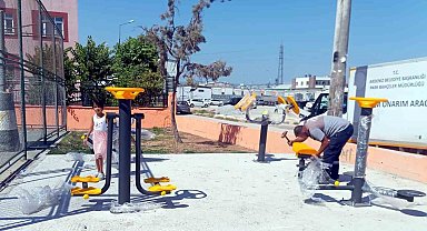 Mersin'de çocuk oyun parklarının eksikleri gideriliyor, yeşil alanlara bakım yapılıyor