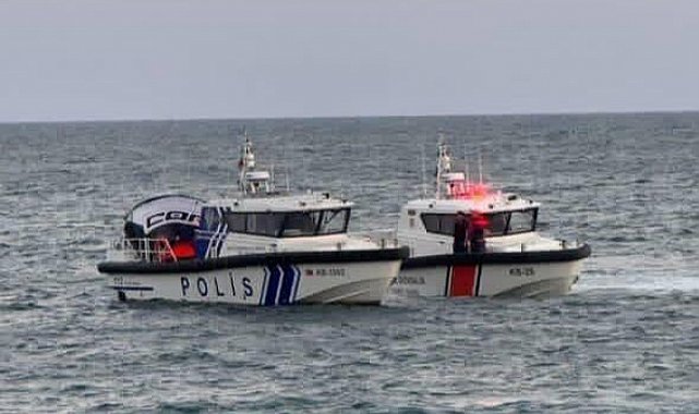 Mersin'de iki ayrı paraşüt kazası: Biri direğe takıldı, diğeri denize düştü