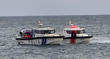 Mersin'de iki ayrı paraşüt kazası: Biri direğe takıldı, diğeri denize düştü
