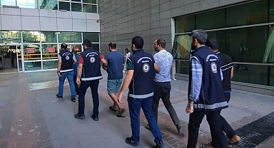 Mersin'de kaçak göçmen operasyonu: 14'ü deport edildi, 4 şüpheli tutuklandı
