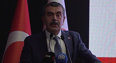 Milli Eğitim Bakanı Tekin, eğitime katkı sağlayan hayırseverlere plaket takdim etti