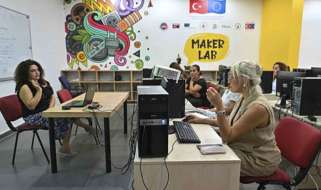 Muratpaşa'dan kadınlara dijital çağ eğitimi