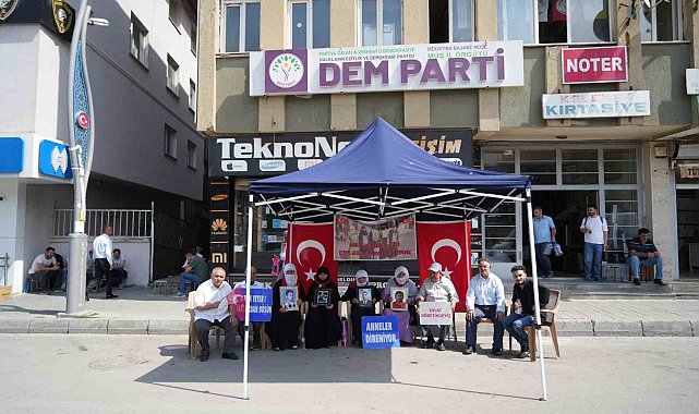 Muş'ta ailelerin evlat nöbeti sürüyor