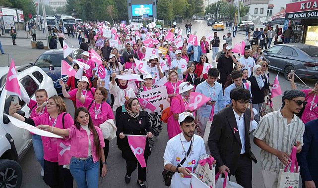 Muş'ta gönüllülerden "kanser farkındalığı" yürüyüşü