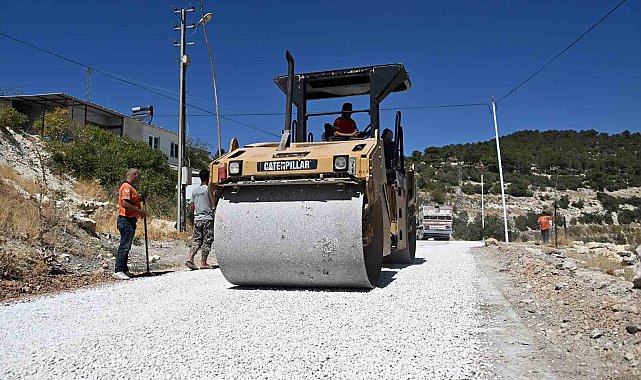 Mut'ta asfalt çalışmaları sürüyor