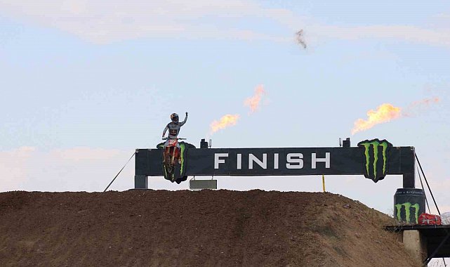 MX2 Dünya Gençler Motokros Şampiyonası final 2. yarışında şampiyon Langenfelder Simon