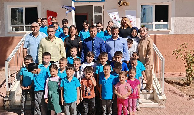 Nazilli'de öğrenciler zeytin fidanlarını toprakla buluşturdu