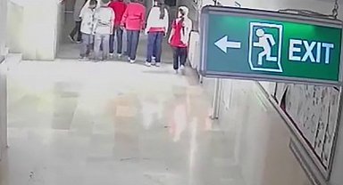Nefes borusuna mandalina dilimi takılan öğrenciyi, öğretmenin Heimlich manevrası kurtardı