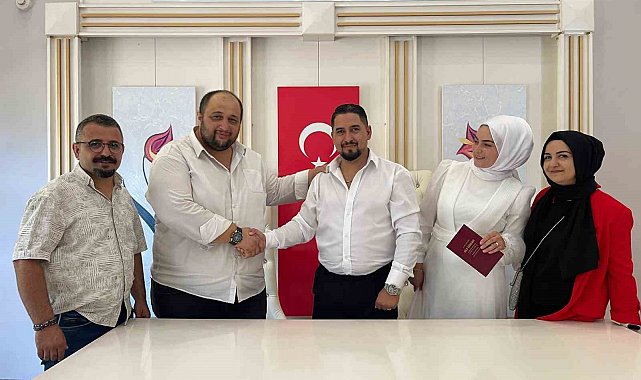 Nikahlarına yetiştiren şoförü şahit yaptılar