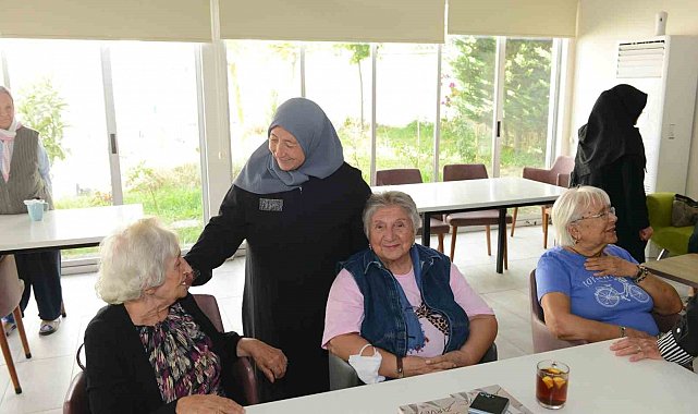 Nilüferli kadınlardan huzurevinde sıcak buluşma