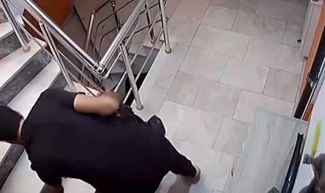 Numaralarına bakıp ayakkabıları çaldı