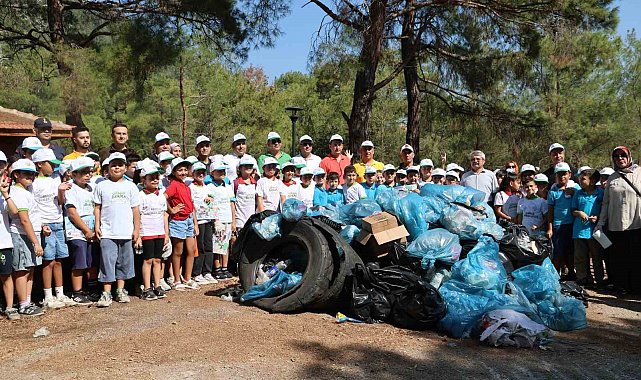Öğrencilerden 'Yeşil Vatan' için anlamlı çalışma: Torba torba çöp topladılar