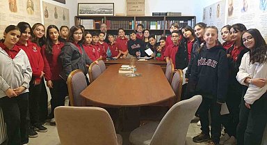 Öğrencilerden Türk Dil Bayramı kutlaması