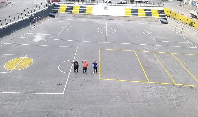 Öğretmenlerden örnek davranış