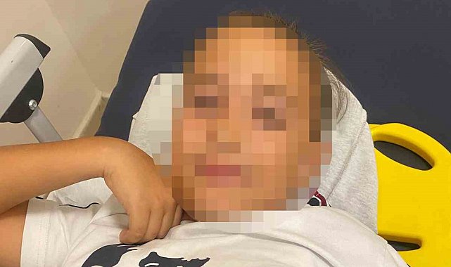 Okul bahçesinde bayrak direği öğrencilerin üzerine devrildi: 1 çocuk yaralandı