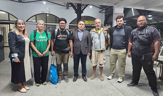 Olumsuz hava şartları nedeniyle Sumud Filosu'ndan ayrılan 4 aktivist Marmaris'e geldi