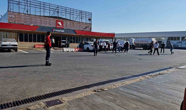 Omuz atma tartışmasında iki aile birbirine girdi