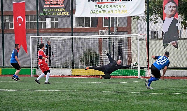 Osmangazi'de geleneksel halı saha turnuvası başladı